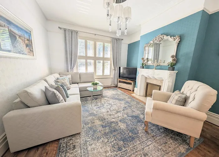 South Coast Holiday Homes -Beach-Gf-Garden-Parking