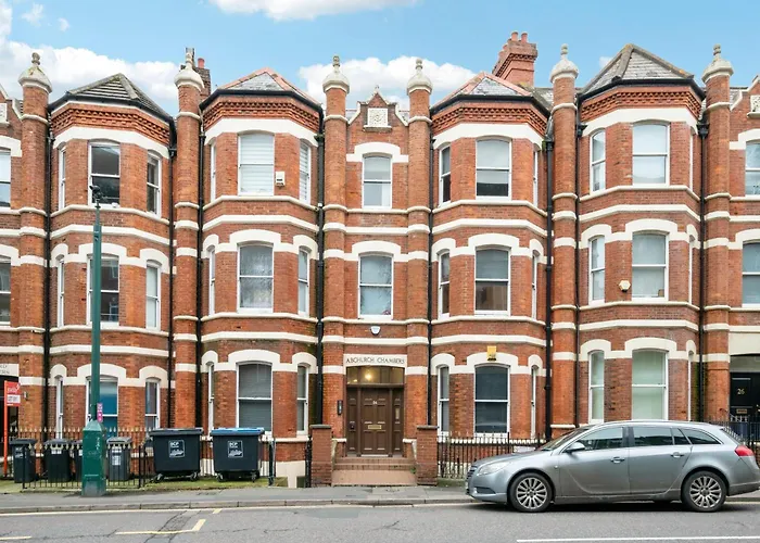 Sant Bank, Central, Secured Parking Included, Contractors Friendly, 1 Bed, Sleep Up To 4, Modern, Near Beach